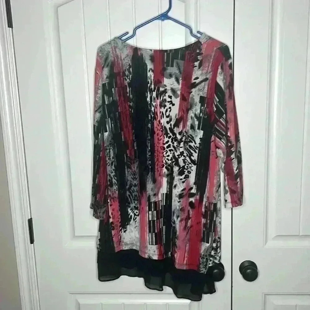 CJ Banks 3/4 sleeve top - Picture 3 of 5
